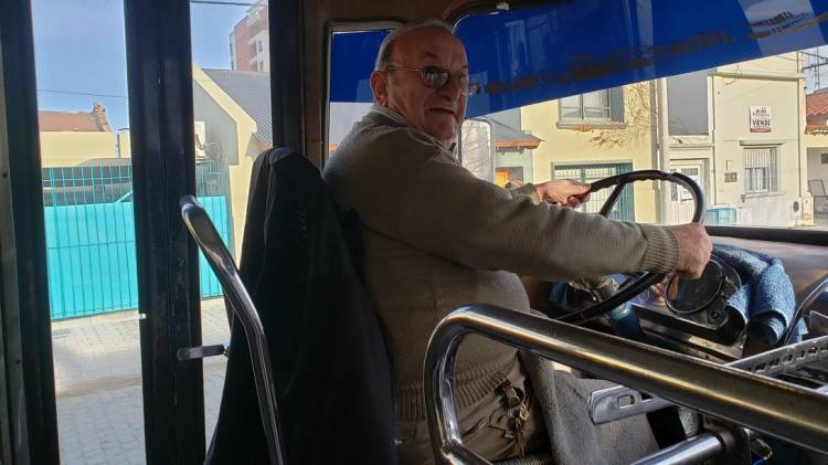 "Hace 57 años que su dueño transporta a los vecinos"