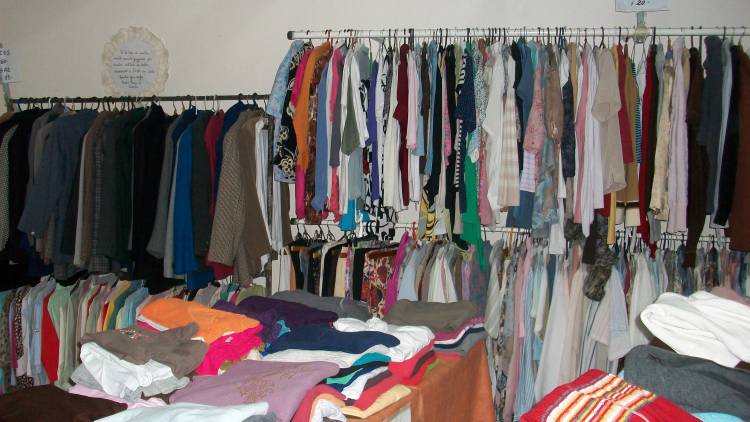 Gran Feria de Ropa en Cáritas