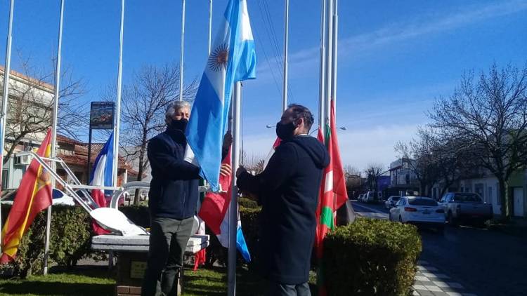 Día del Inmigrante: El Rotary y las Colectividades izaron las banderas