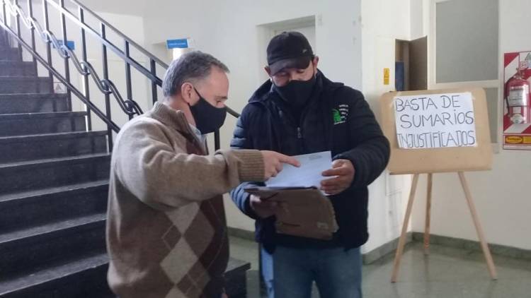 Ciudad: "Venimos a traerle un petitorio al Intendente"