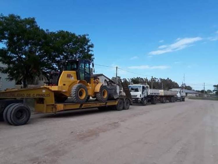 Indio Rico: Arribó maquinaria para el arreglo de calles