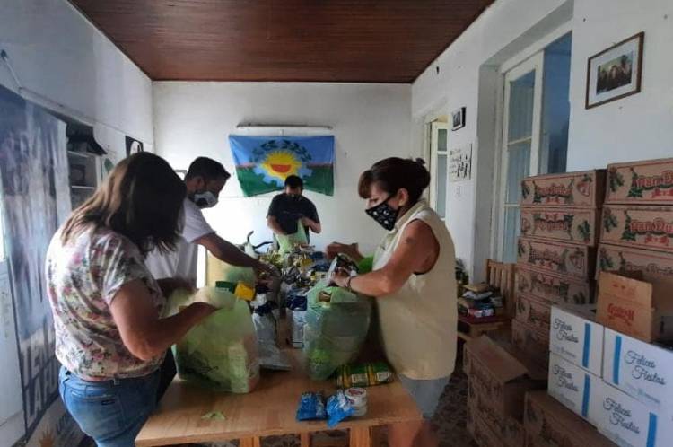 La Cámpora asiste con alimentos a los vecinos de Pringles