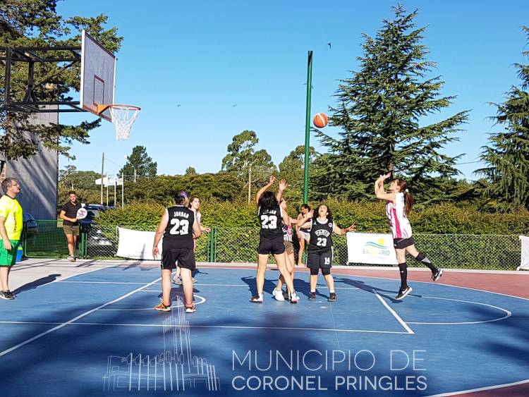 Básquet femenino en el Balneario