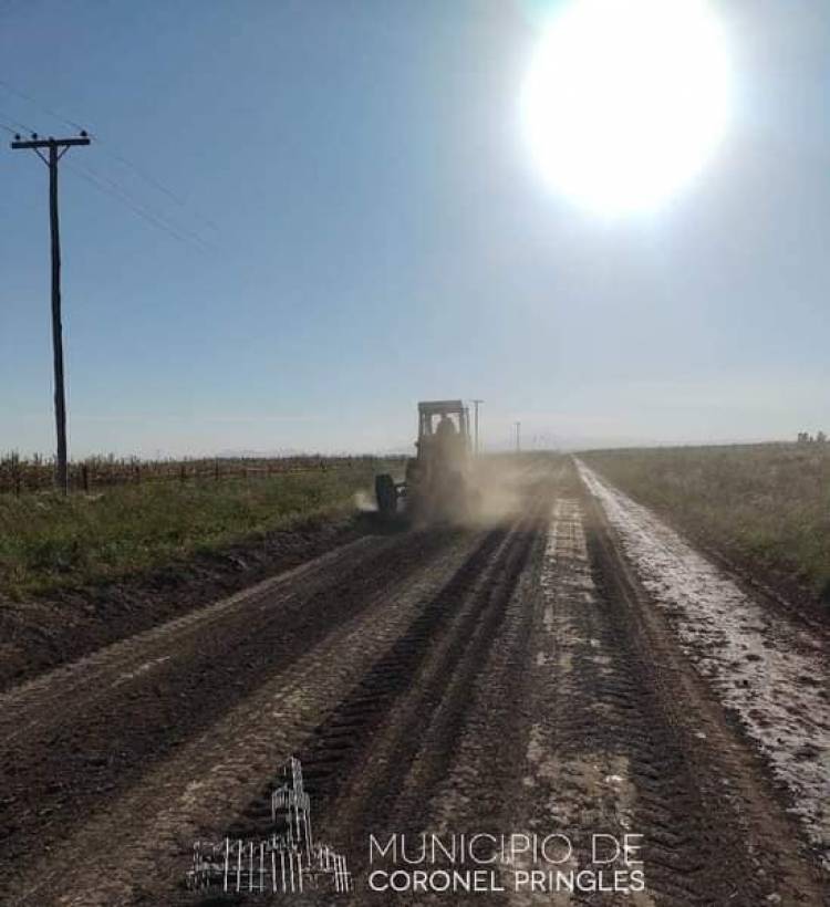 Siguen el mantenimiento y mejoras en caminos rurales provinciales