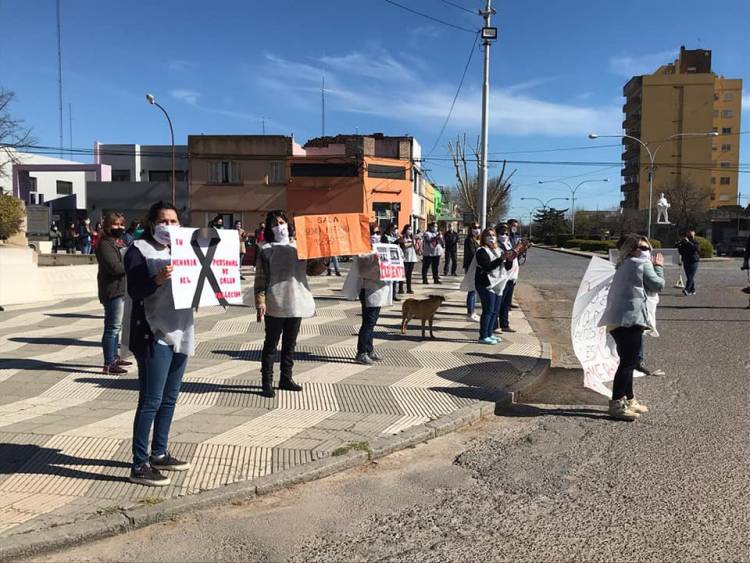 Los Enfermeros de Coronel Pringles, solicitan al Ejecutivo Municipal local la re categorización de cada enfermero