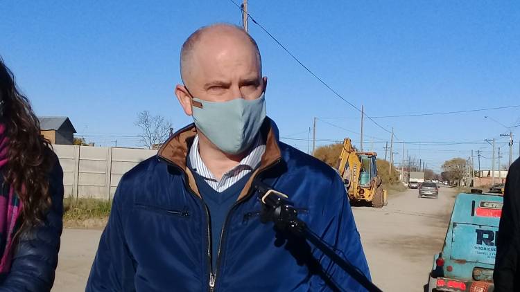 "vamos a pasar a planta a todos los empleados que tengan más de un año de antigüedad"