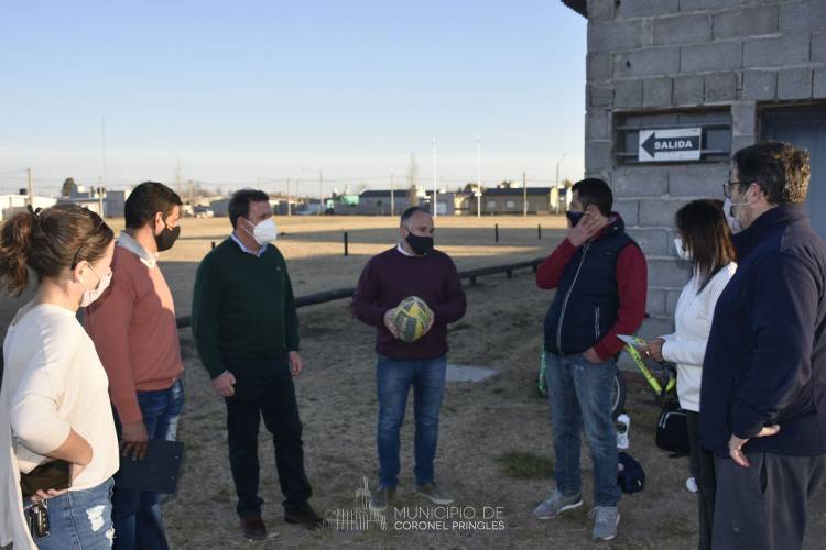Entrega de ayudas económicas a instituciones deportivas locales