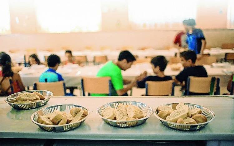 Escuelas: Colación a alumnos y nueva puerta de acceso en la Primaria 2
