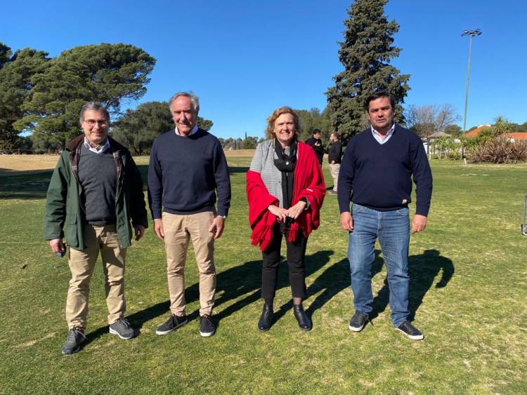 Ariel Espié junto a la dirigencia regional y provincial de la UCR