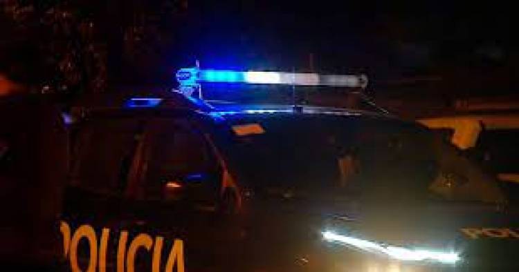 Asaltaron un campo, robaron armas y se “hicieron llevar” después del hecho