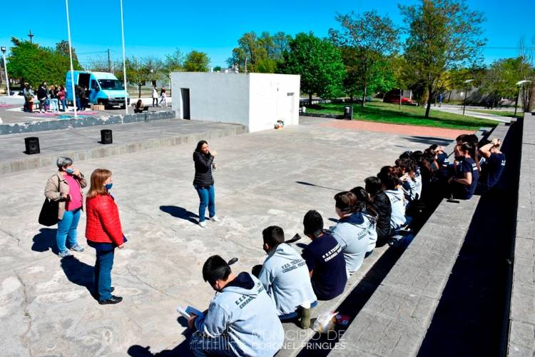 La actividad de hoy del programa buenos aires lectora giró en torno al radio teatro