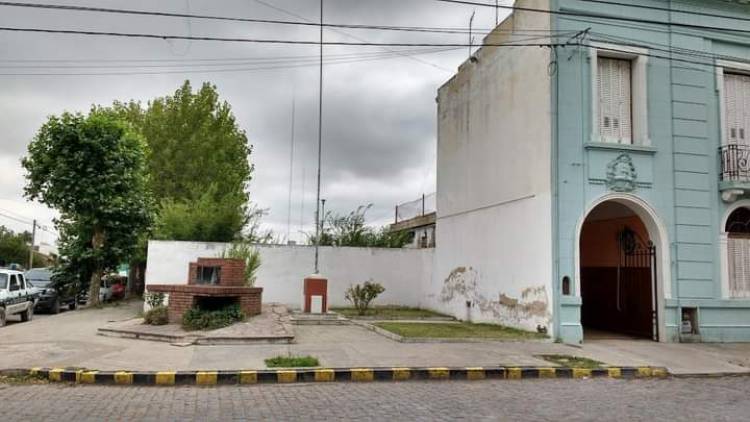 Daños una Escuela, Sustracción de Equipo y Amenazas