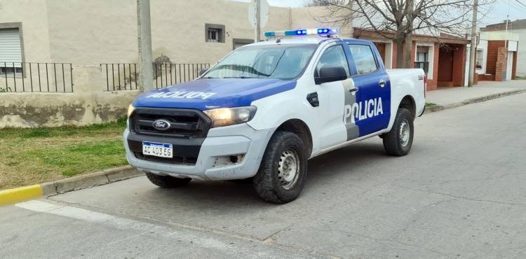 Dañan un vehículo particular