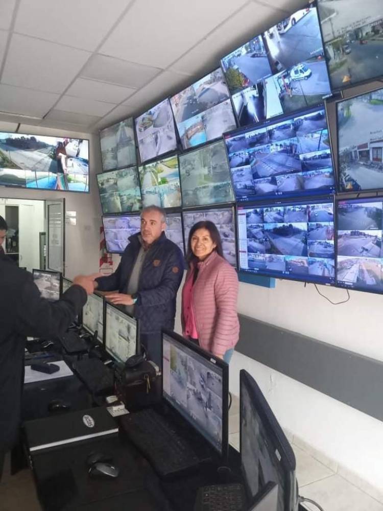 La Concejal Soto visitó el Centro de Monitoreo de Laprida