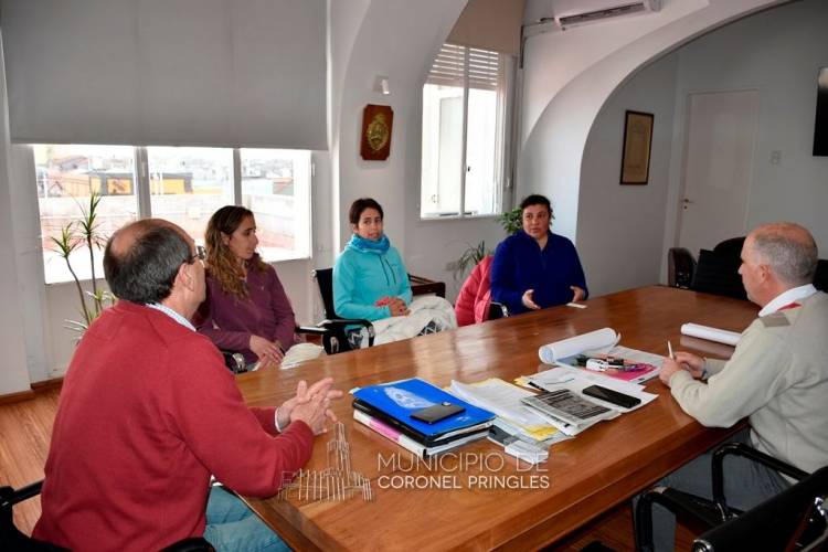 El Intendente Lisandro Matkin se reunió con integrantes del equipo de Salud y del CEF local