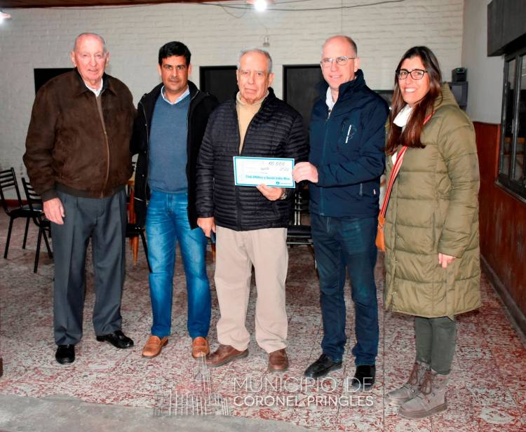 Matzkin entregó ayuda económica a Clubes de Indio Rico