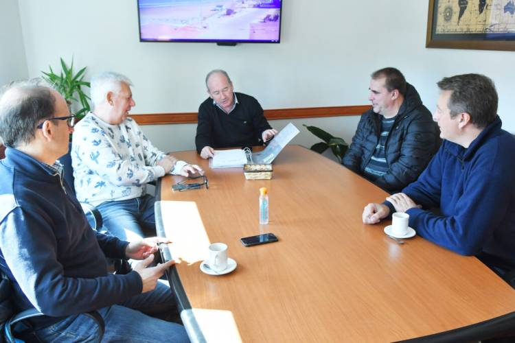 Jorge Ruesga recorrió obras en Monte Hermoso