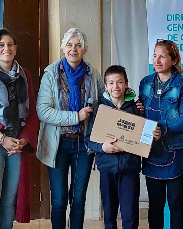 Se entregaron 65 netbooks en la Secundaria 1 local