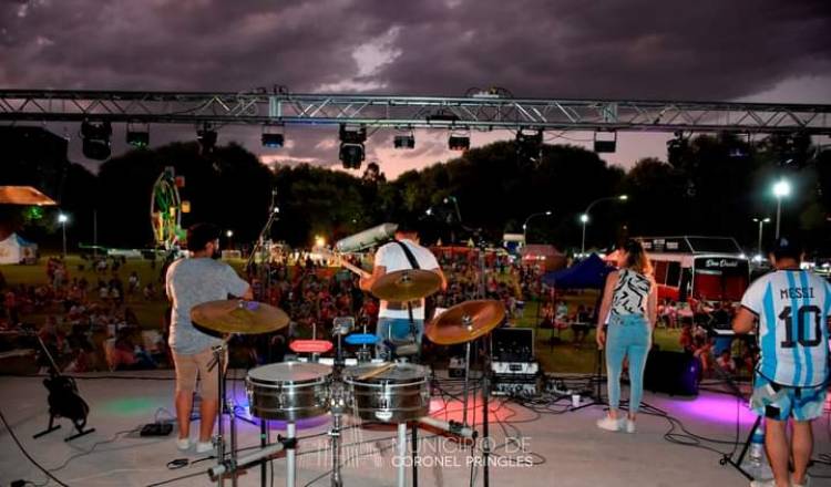 Buen inicio tuvo ayer la primera jornada de la Feria Gastronómica en el Balneario Municipal