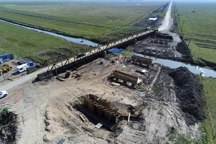 Se llevan a cabo obras en puentes y alcantarillas en 29 municipios bonaerenses