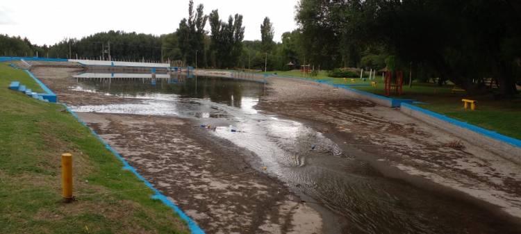 Se abrió la compuerta de agua del Balneario a días del triatlón