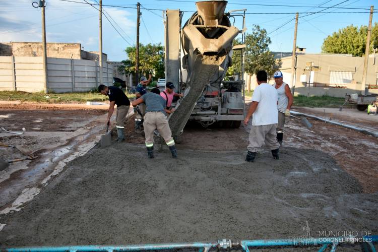 Se pavimentó otra cuadra en Pringles