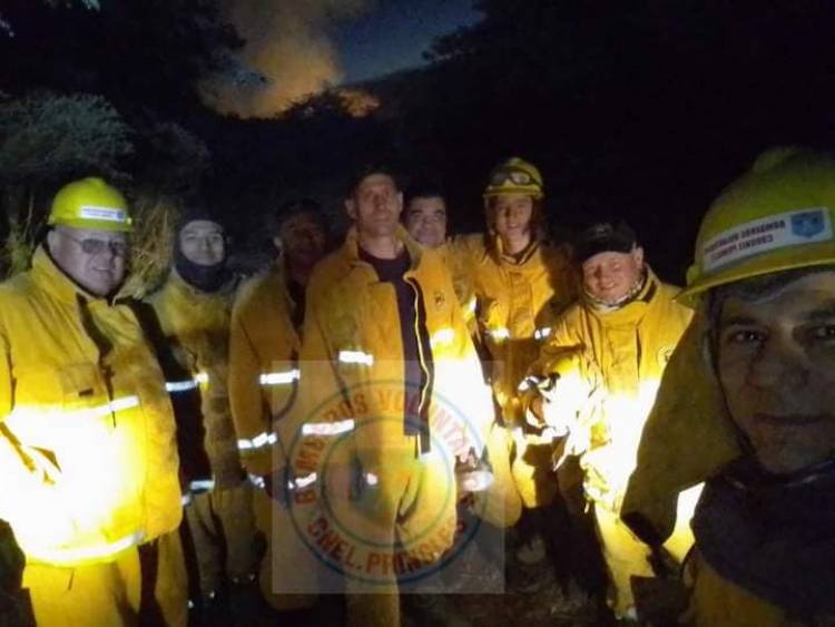 Continúan las tareas para sofocar el incendio forestal