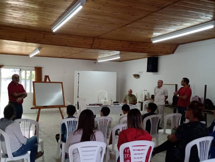 El ajedrecista Julián Sapienza visitó Indio Rico