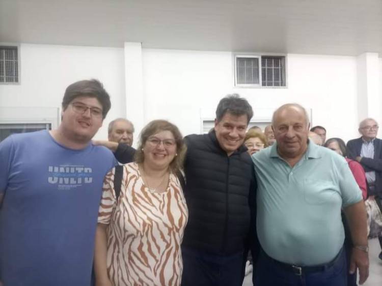 Radicales pringlenses junto a Facundo Manes