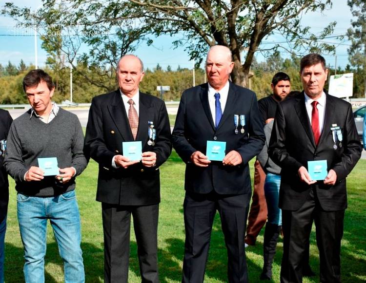 Actos por Malvinas: Charla, Vigilia, Entrega de Medallas, Ofrenda Floral y Música
