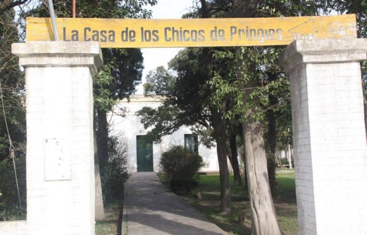 HCD: Piden se coloque las puertas en los baños del "Hogar del Niño"