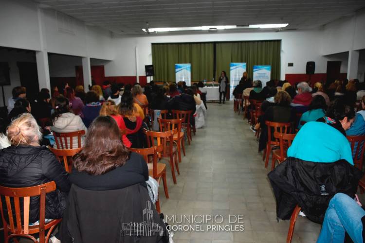 Con un buen marco de público se realizó el Taller de Prevención del Suicidio Punto & Coma