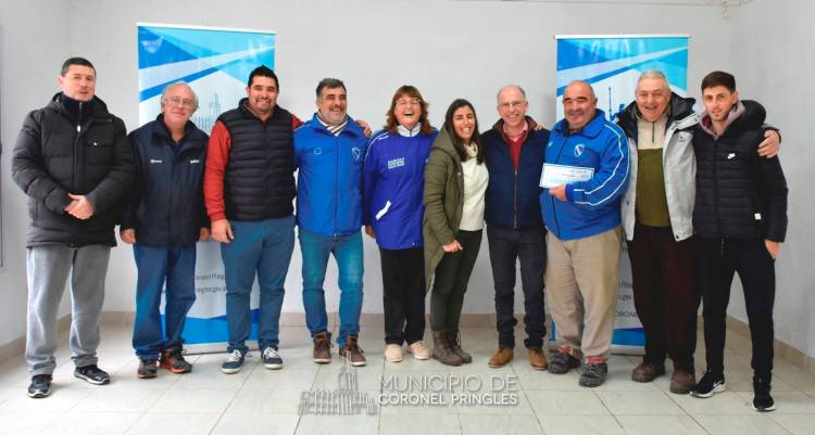 El Jefe Comunal Lisandro Matzkin entregó un aporte económico a Once Corazones