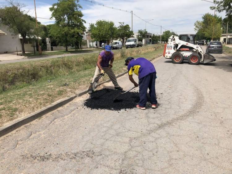 Pide se implemente un programa de mantenimiento de asfalto