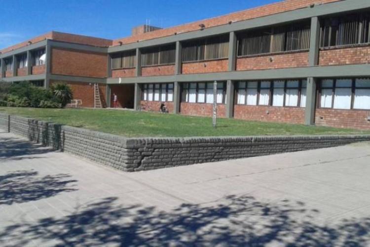 La cooperadora de la Unidad Académica lanzó un bono y busca socios