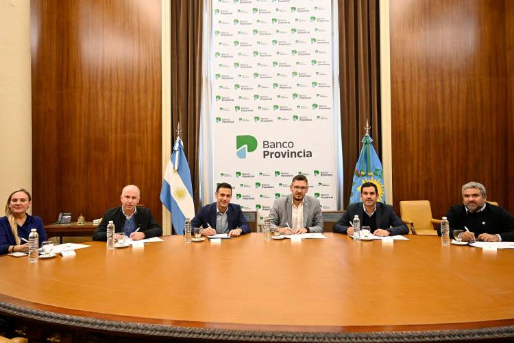 El Intendente Lisandro Matzkin firmó hoy un acuerdo para la adquisición de maquinaria mediante sistema de leasing