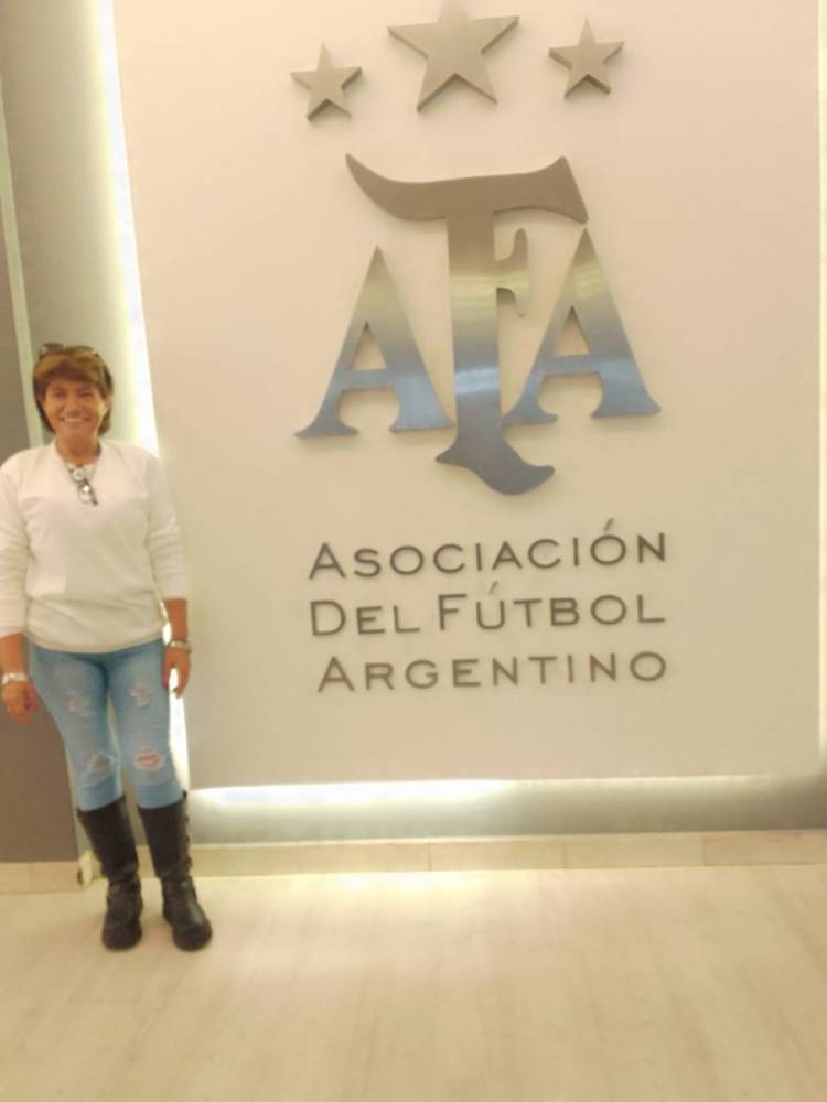 Claudia Cortadi fue recibida en la AFA