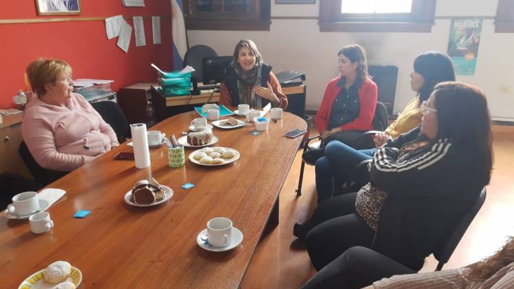 La Directora Regional del Ministerio de Mujeres visitó el distrito de Saavedra