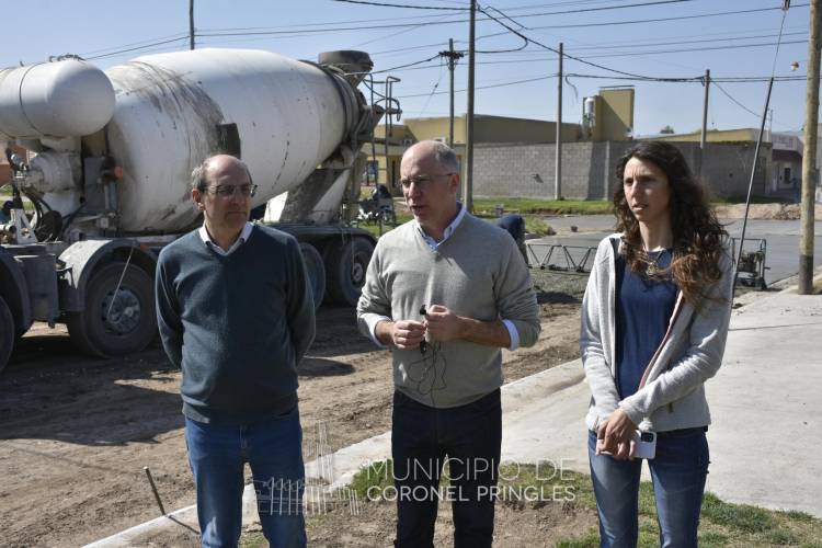 Se siguen sumando cuadras de pavimento urbano a la ciudad