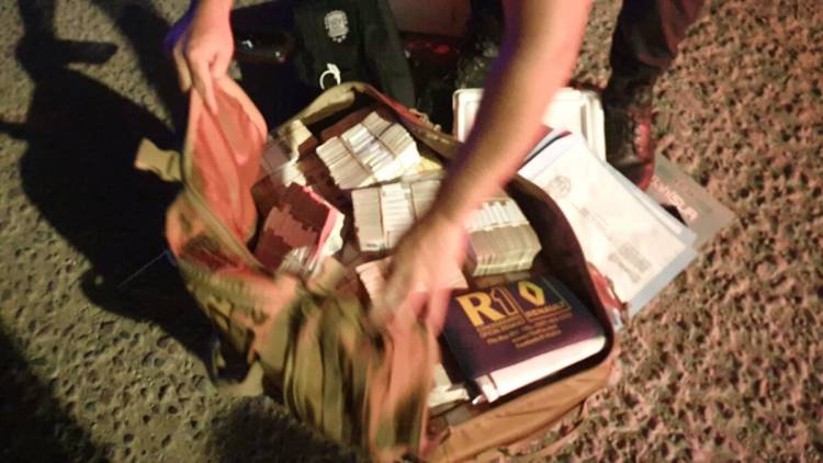 Infernal persecución de dos autos que salieron con bolsos de una conocida financiera