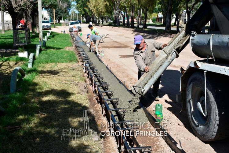 Comenzaron los trabajos para pavimentar las colectoras del Boulevard 1