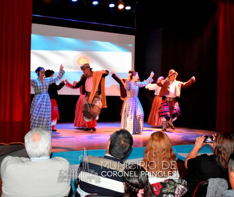 La Peña del 25 cerró los festejos por la Revolución de Mayo