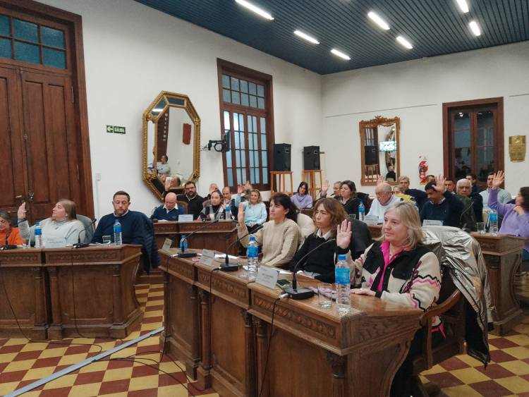HCD: La Asamblea de Concejales y Mayores Contribuyentes, en mayoría, avaló el empréstito solicitado por el Municipio para la compra de maquinarias