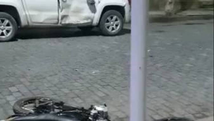 Motociclista herido tras un choque en el centro de Pringles