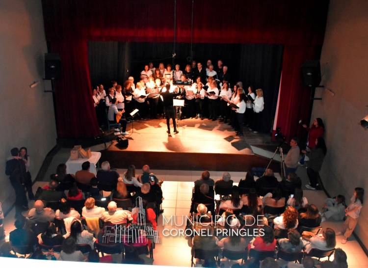 Voces al papel y Coro Municipal