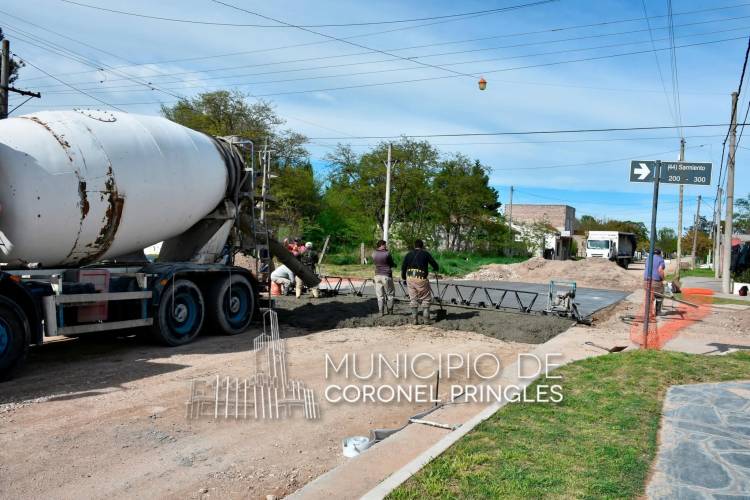 Una cuadra más de pavimento en la ciudad