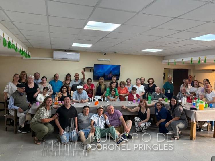 Despedida de fin de año en el Hogar de Ancianos de Indio Rico