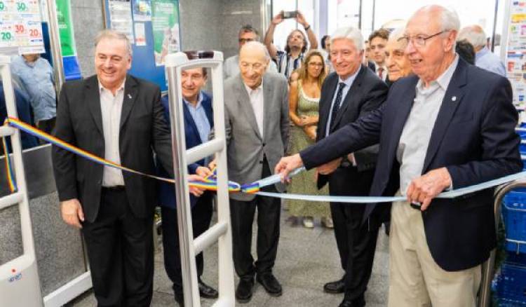 Ariel Guarco estuvo en la inauguración de Supercoop 