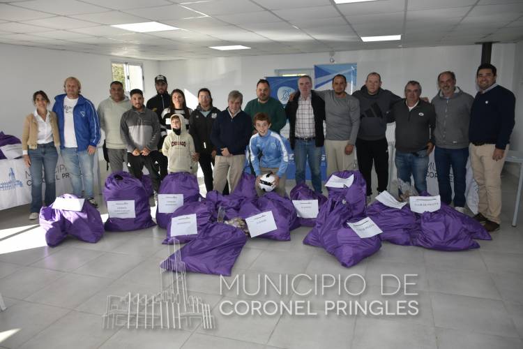 Se realizó la entrega de kits deportivos a clubes y gimnasios del distrito