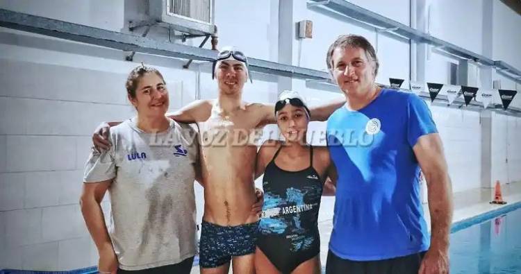 La historia del pringlense Marcelo Ibarrondo como entrenador de la joven nadadora de Tres Arroyos Mía que competirá en los Panamericanos